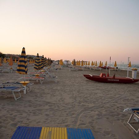 Hotel Eden Grottammare Exterior photo
